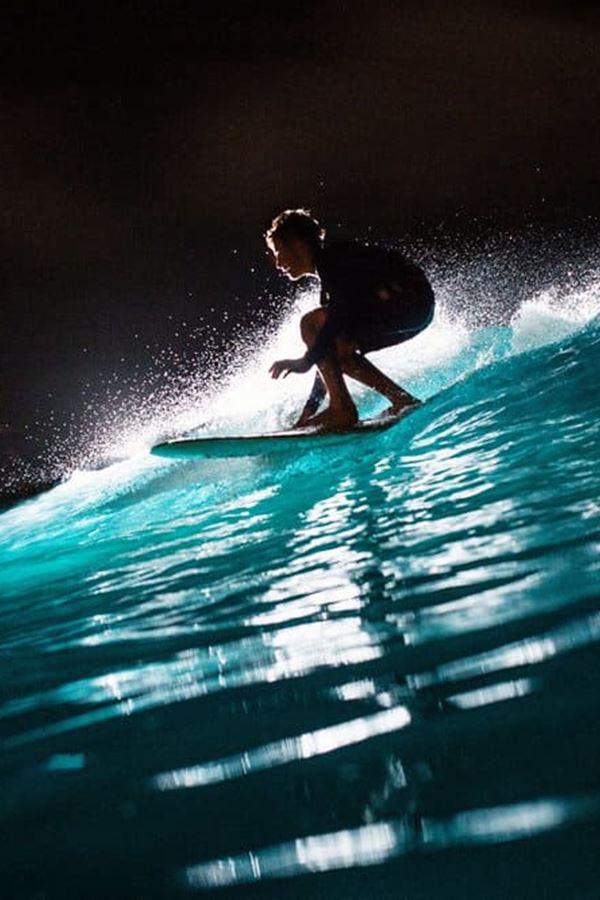 Surf à noite? Agora já podes, na praia do Cabedelo...