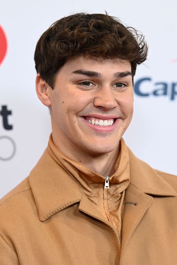 Noah Beck junta-se ao elenco do reboot de “Baywatch”