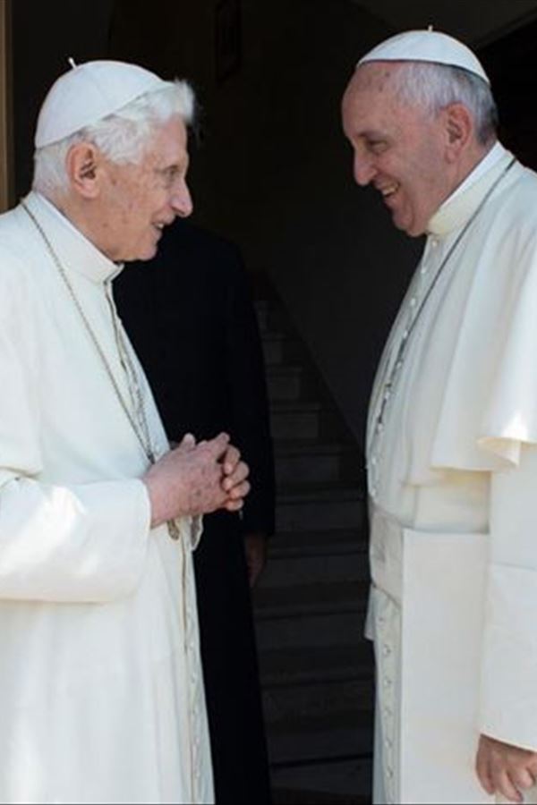 "Bento XVI foi nobre e bondoso", diz Papa Francisco