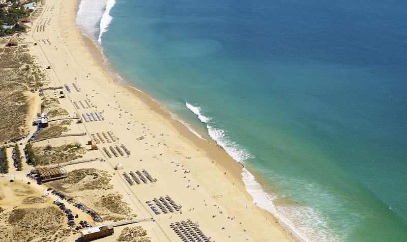 Três praias algarvias interditas a banhos