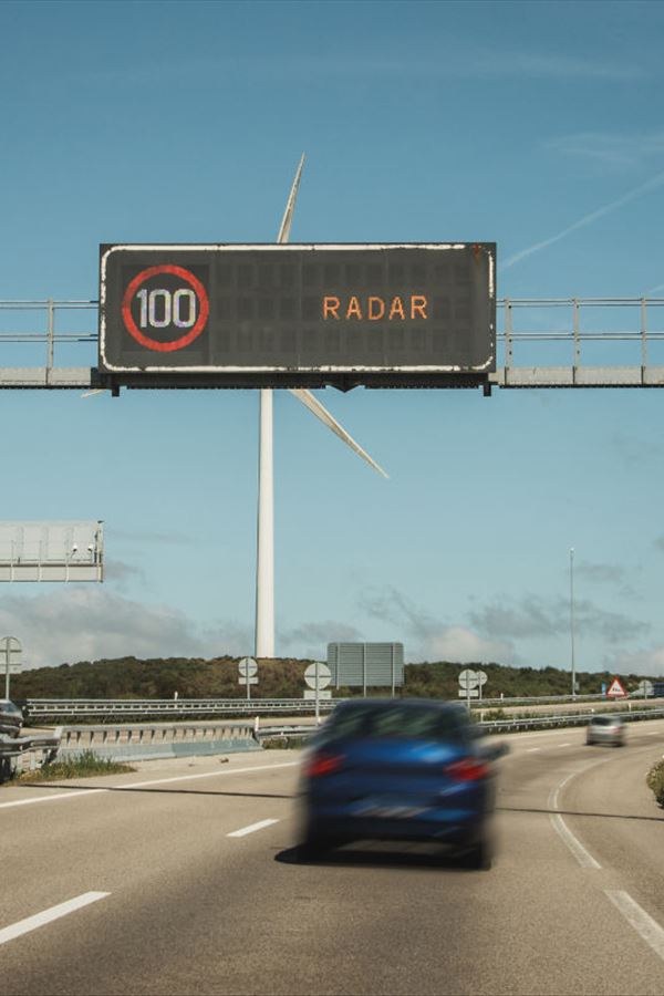 Condutores com o pé pesado, atenção!