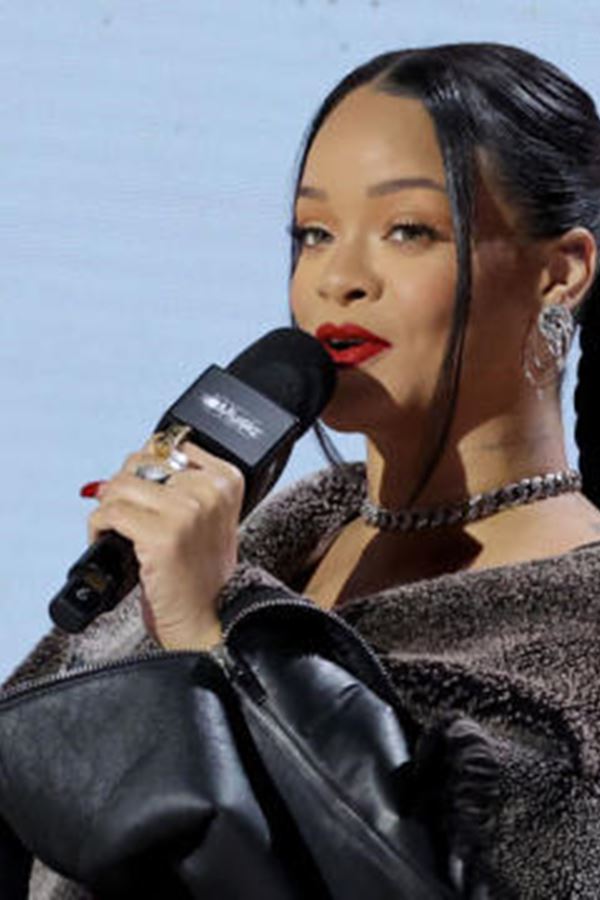 Rihanna é a mulher mais seguida no Twitter.