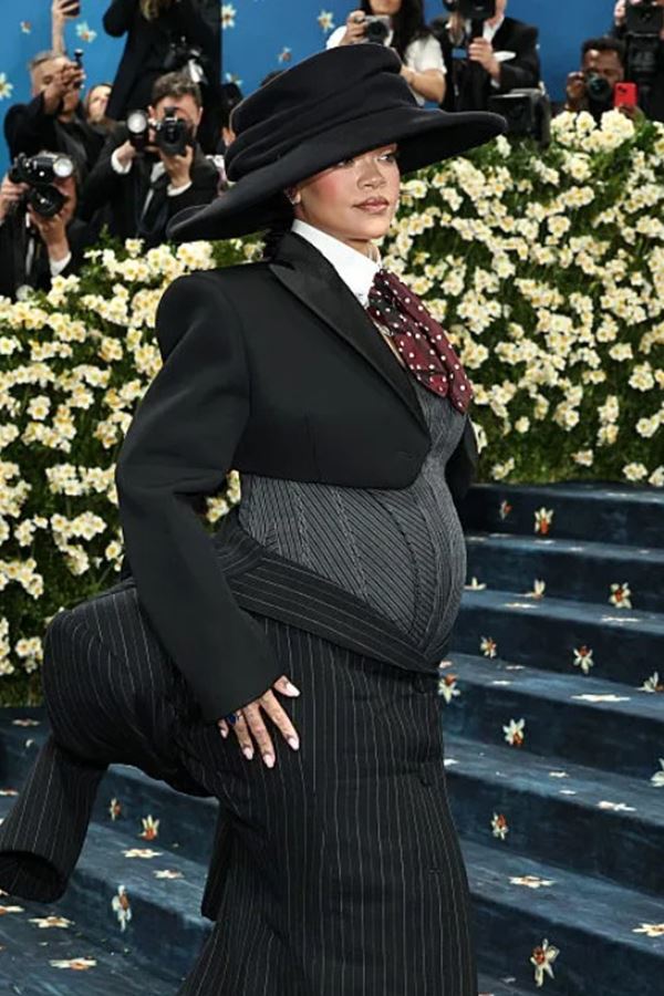 Rihanna anuncia gravidez no Met Gala Rihanna anuncia gravidez no Met Gala