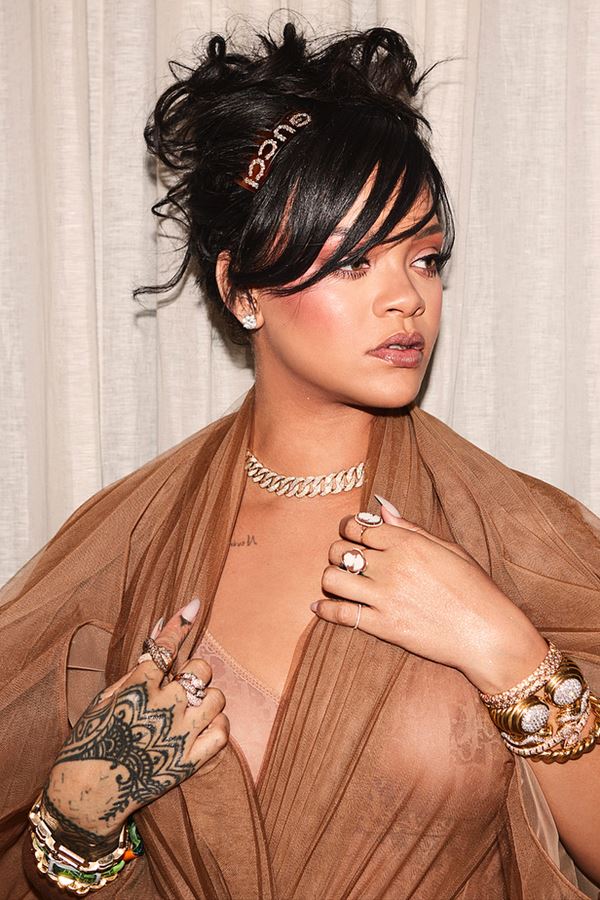 Rihanna lança "Sorry, I’m Booked"