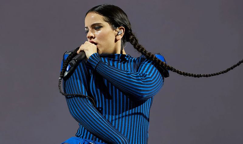 Rosalía transforma palco numa galeria de arte viva: tudo o que se sabe sobre a "Lux Tour"