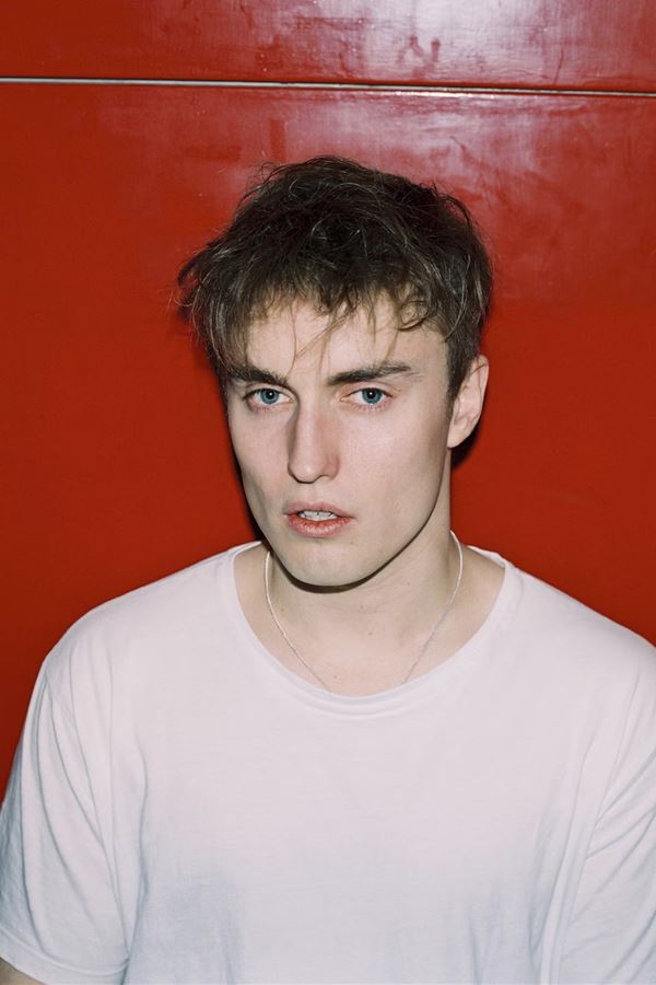 Porque foi Sam Fender distinguido por... "Darth Vader"?