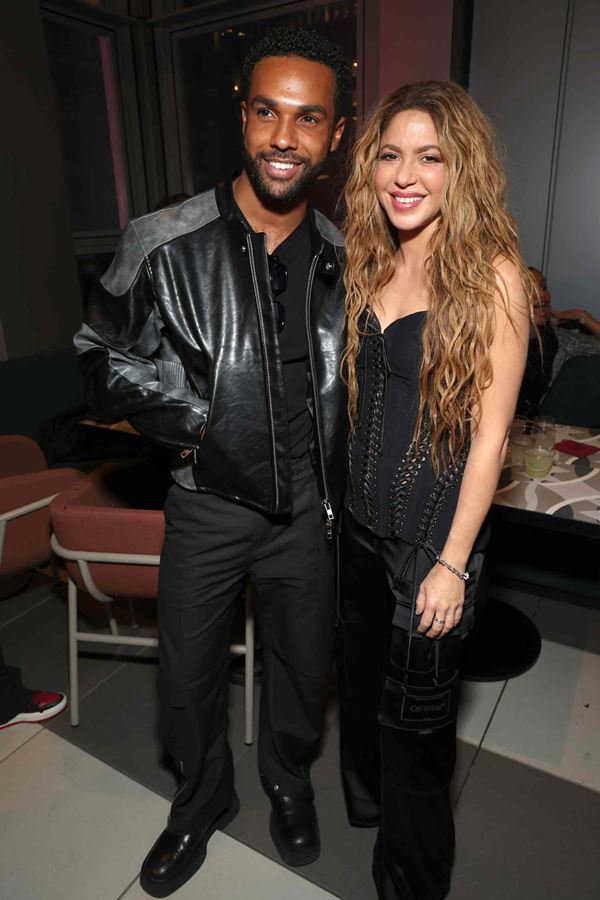 Shakira e Lucien Laviscount em clima de romance? Shakira e Lucien Laviscount em clima de romance?