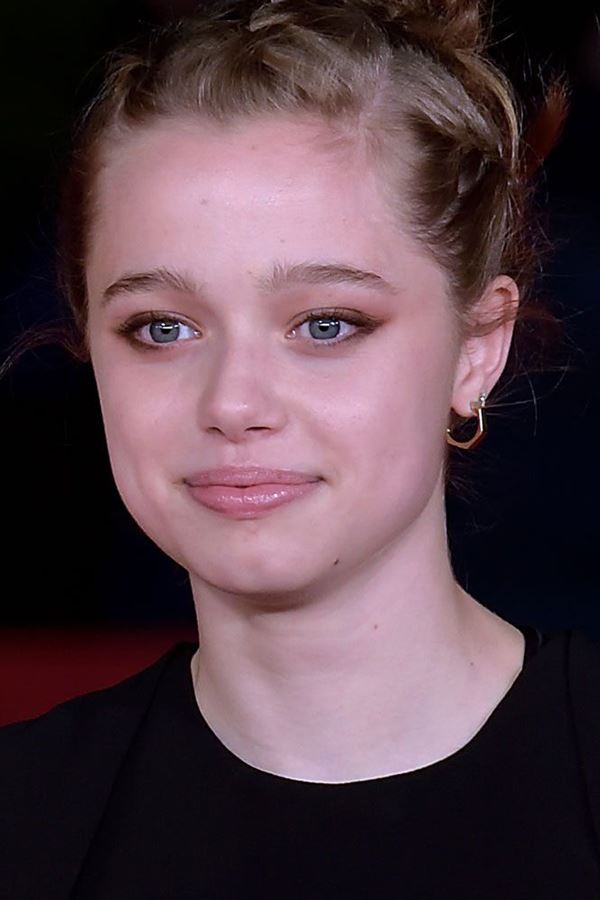 Filha de Angelina Jolie e Brad Pitt estreia-se na representação