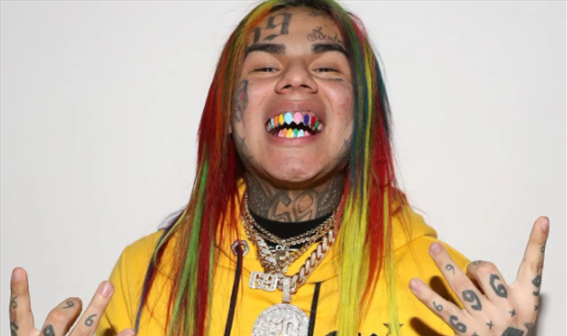 Tekashi 6ix9ine entrega-se para cumprir pena... em direto!