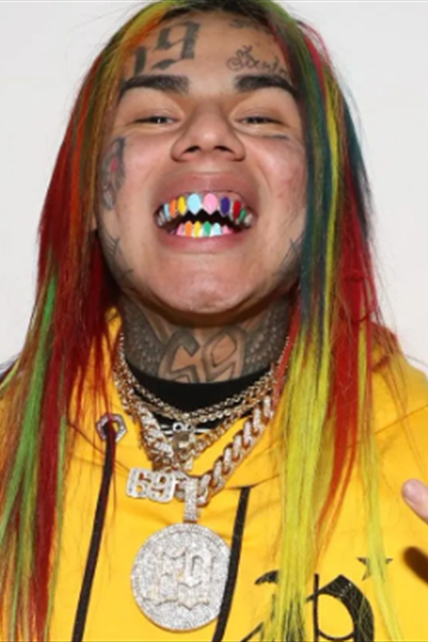 Tekashi 6ix9ine entrega-se para cumprir pena... em direto!
