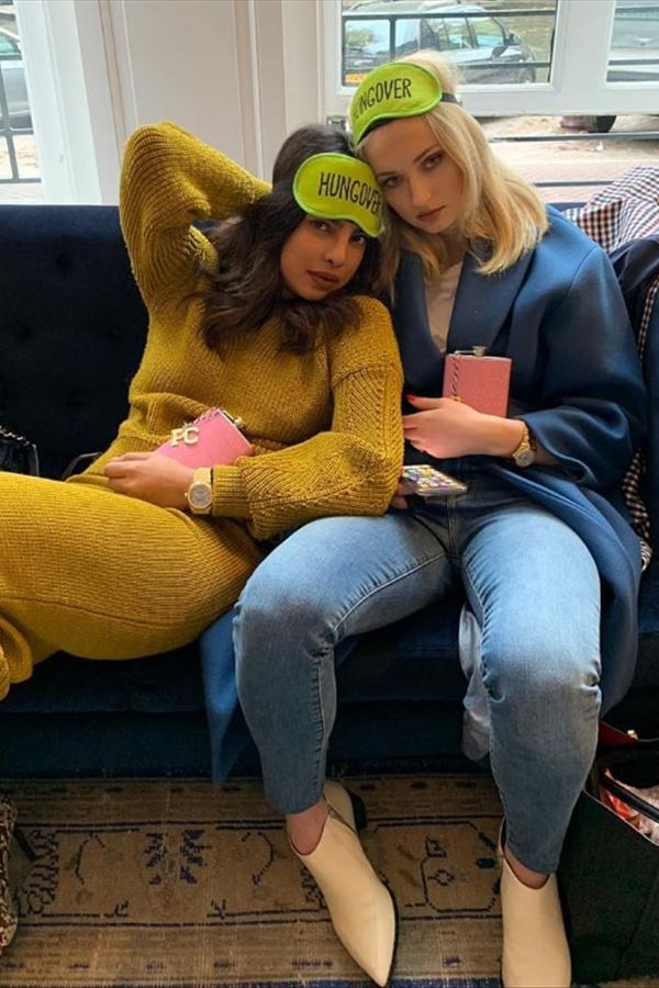 Sophie Turner e Priyanka Chopra chateadas?