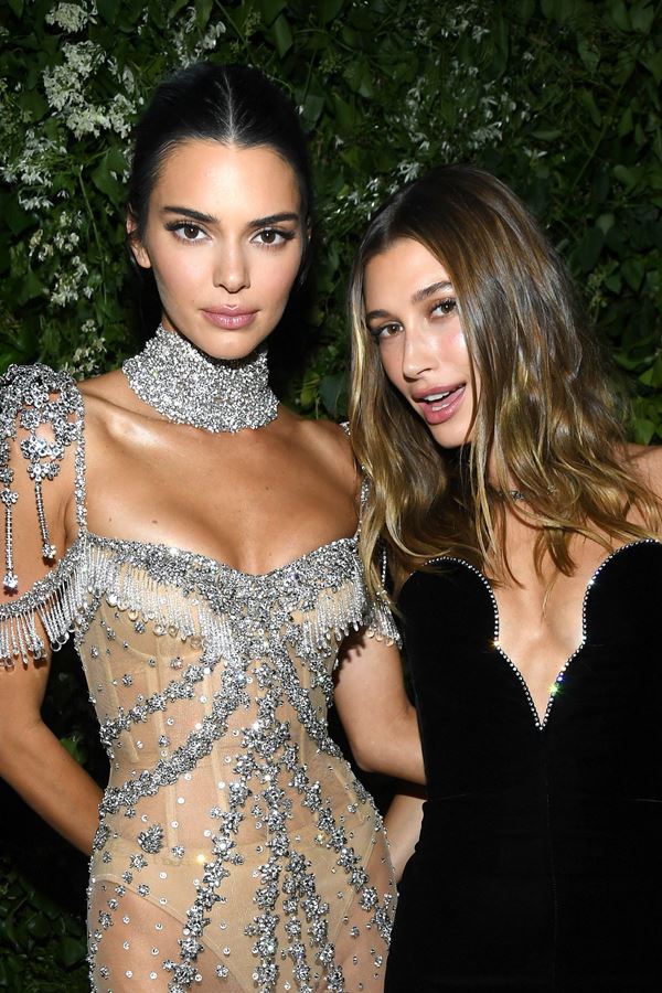 Hailey Bieber e Kendall Jenner envolvidas numa discussão?