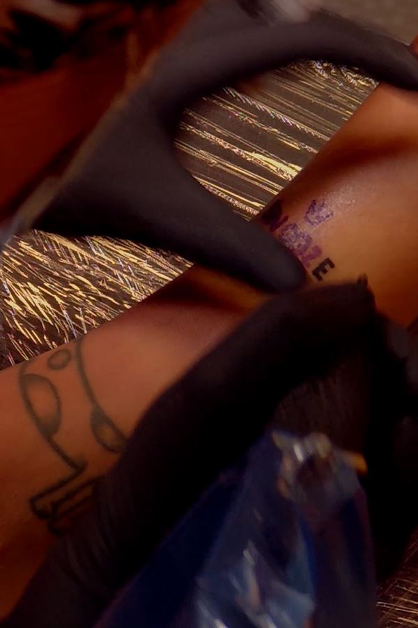 SNOOZE, uma tatuagem Mega SNOOZE, uma tatuagem Mega