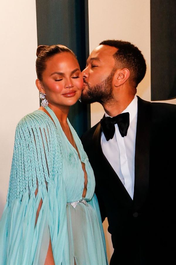 Finally, John Legend e Chrissy Teigen vão ser pais pela terceira vez!