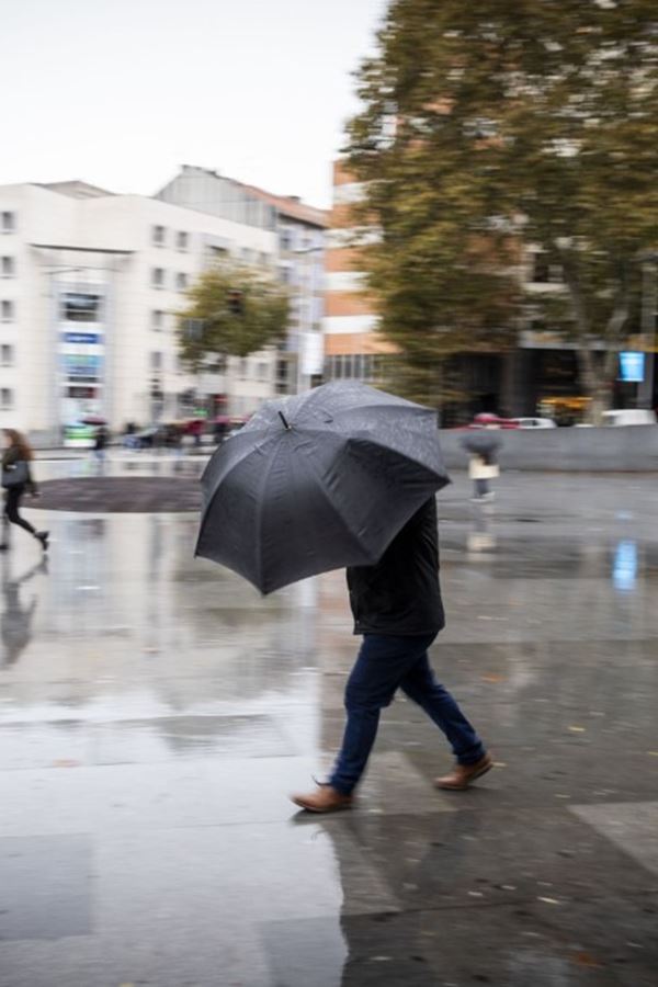 Guarda-chuvas voltam a sair à rua: vem aí a tempestade Therese!