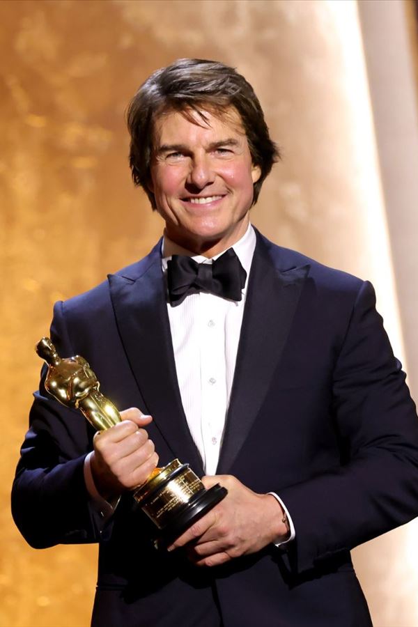 Tom Cruise recebe o seu primeiro Óscar