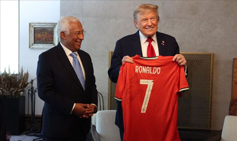 Ronaldo oferece camisola assinada a DonaldTrump