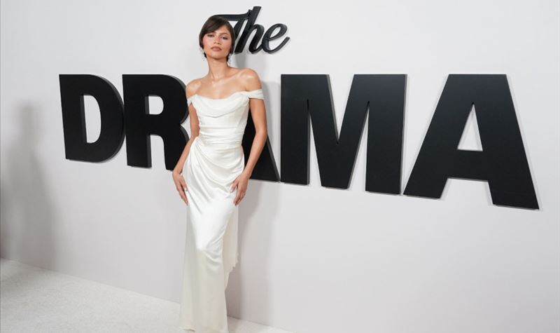 Zendaya volta a usar vestido dos Óscares de 2015 Zendaya volta a usar vestido dos Óscares de 2015